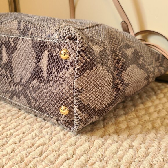 LIKE NEW "MICHAEL KORS" LEATHER TOTE BAG - Picture 9 of 9